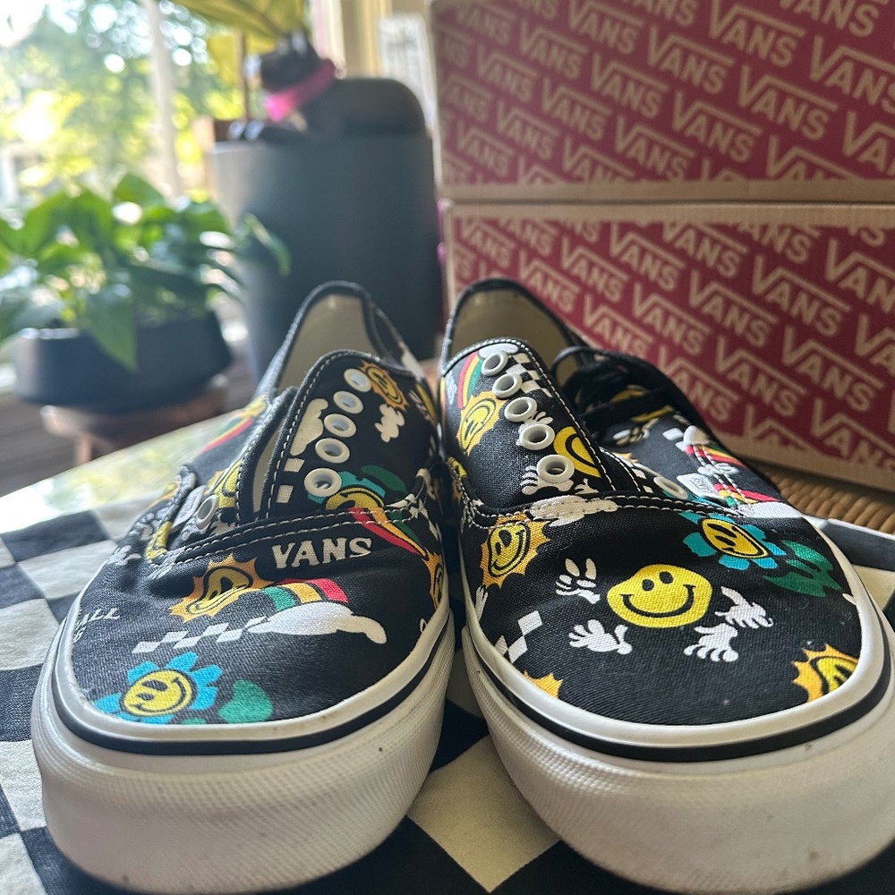 Smiley Vibes Vans Sneaks 😏🤩